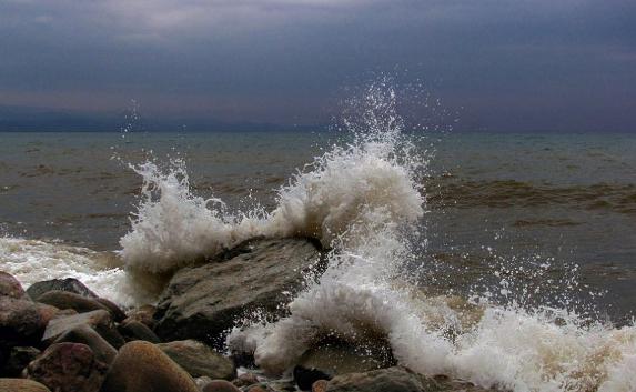 Сильный северо-восточный ветер обрушится 27 октября на Крым