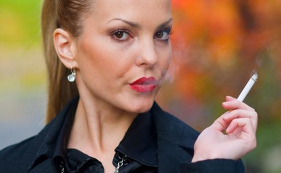 Вице-губернатора «впечатлило» обилие курящих дам в Севастополе