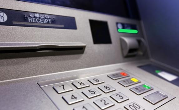 Жительница Симферополя присвоила чужие деньги в банкомате