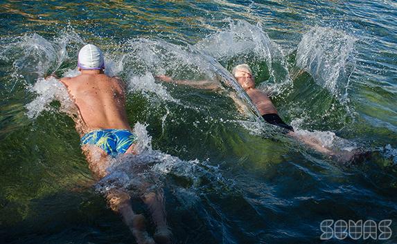 Севастопольские «моржи» открыли новый купальный сезон