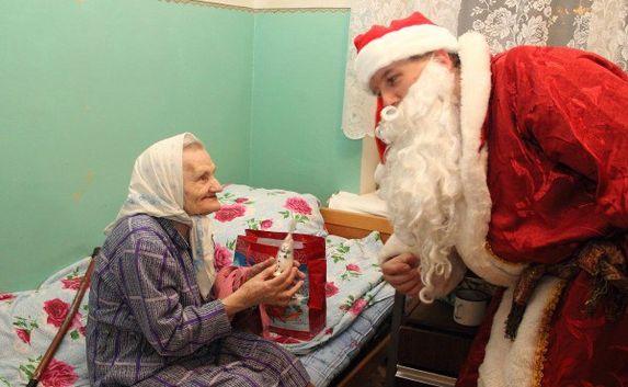 Подарки для стариков к Новому году собирают в Севастополе