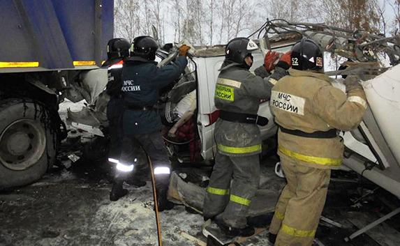 Трагедия под Ханты-Мансийском: в результате ДТП погибли 12 человек