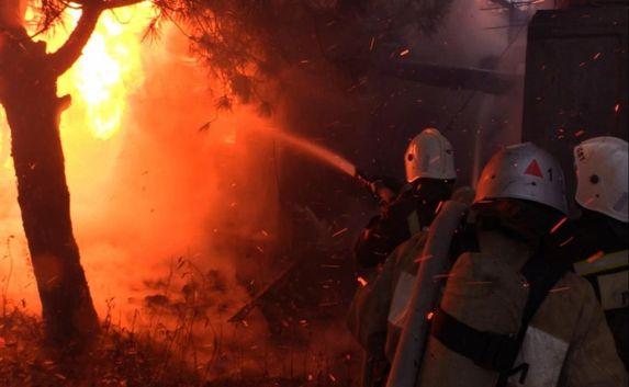 В Симферополе ликвидировали пожар в офисном здании (фото)