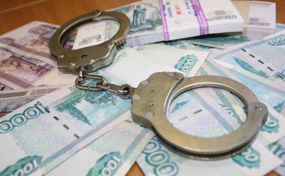 Чиновники в Крыму задержаны при получении крупной взятки