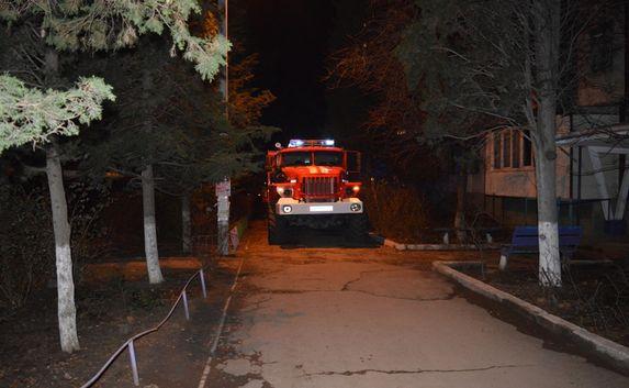 Из-за ночного пожара в Севастополе эвакуировали 24 человека (фото)