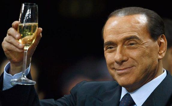 Допросить Берлускони требует Украина из-за выпитого в Крыму вина