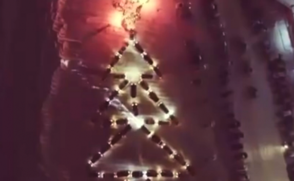 Севастопольские автомобилисты «зажгли» новогоднюю ёлку — фото
