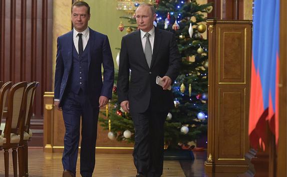 Путин и Медведев встретят Новый год дома в кругу семьи