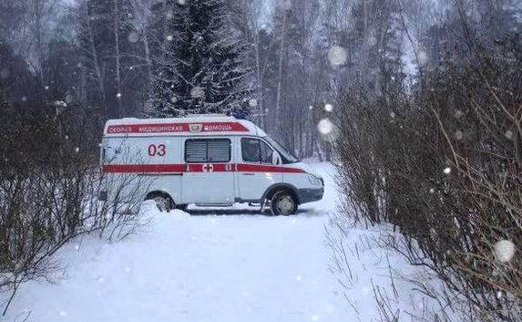 Сотрудники МЧС вызволили из снежного плена автобус и «скорую»