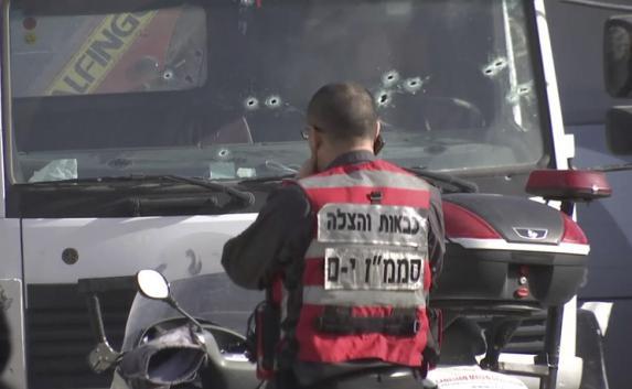 В Иерусалиме грузовик въехал в толпу прохожих, есть жертвы (видео)