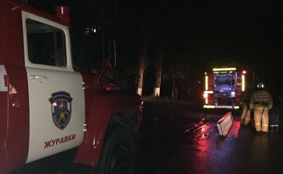 Пожар в жилом доме на востоке Крыма: людей эвакуировали из окон 