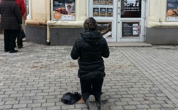 Профессиональные нищие и бомжи заполонили улицы Севастополя