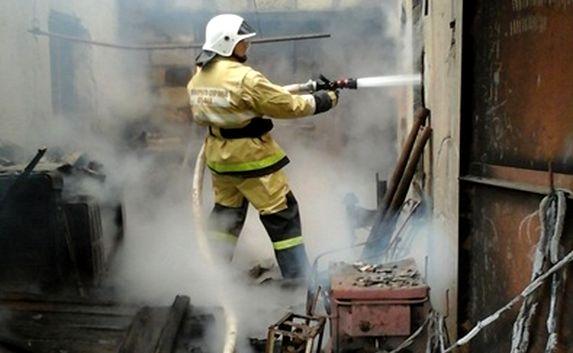 Крымские пожарные предотвратили взрыв склада с горючим