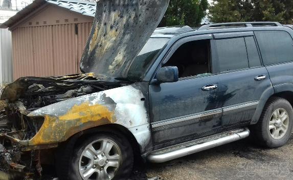 Установлена причина пожара в Toyota Land Cruiser — поджог