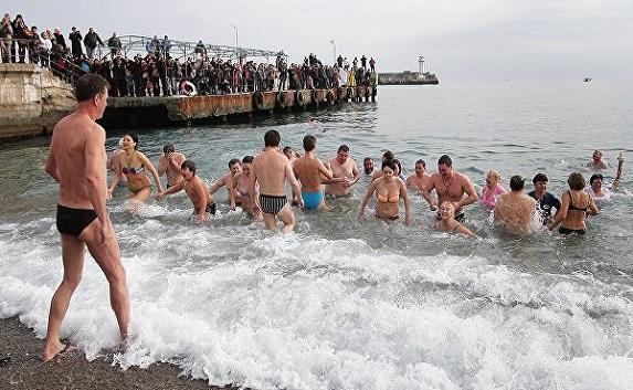 Крещение в Крыму проходит без происшествий — МЧС
