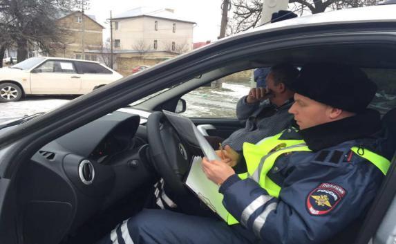 Пассажиров маршрутки в Симферополе возил пьяный водитель 