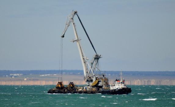 Названы причины аварии плавучего крана в Чёрном море
