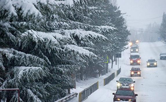 Власти Ялты не справились со снегом — привлекли частников