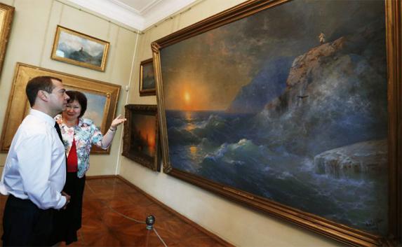 Картинам Айвазовского угрожает плесень, а его склеп может «поплыть»
