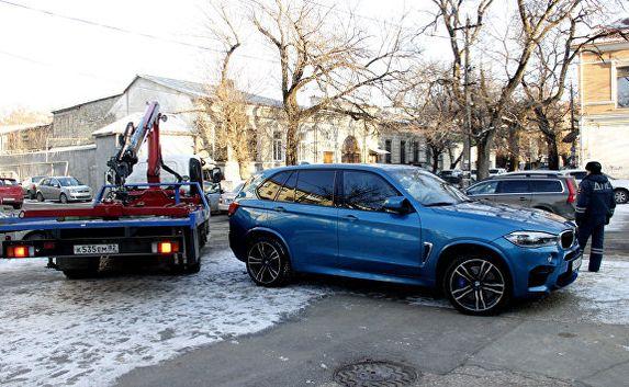 В Симферополе могут эвакуировать авто «на низком профиле»