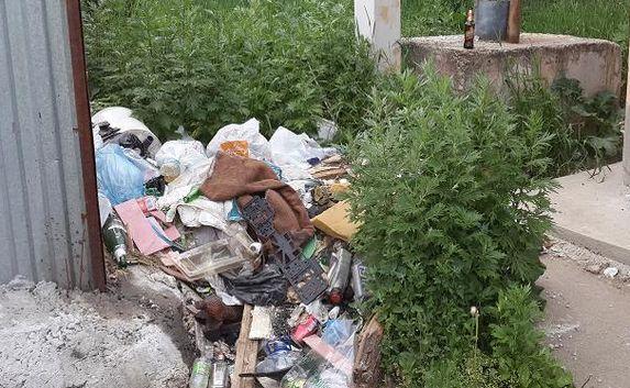 Стихийные навалы мусора убрали на нескольких улицах Симферополя