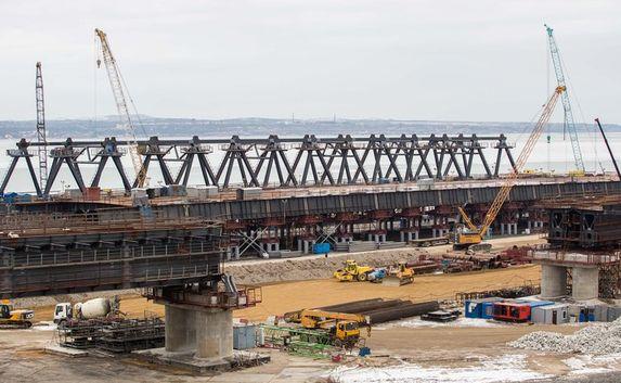 Арочные пролёты Керченского моста готовы наполовину 
