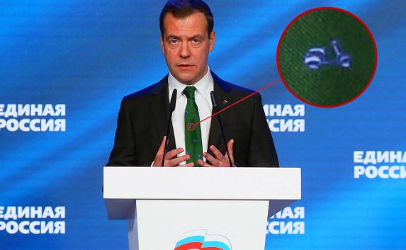 «Весёлый» галстук Медведева привлёк внимание СМИ