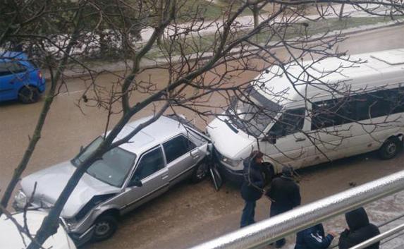 Тройное ДТП с участием «топика» произошло в Севастополе (фото)