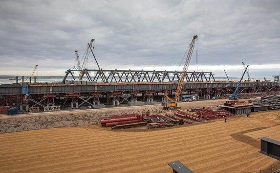 Строителей Крымского моста спасли от замерзания на автостраде