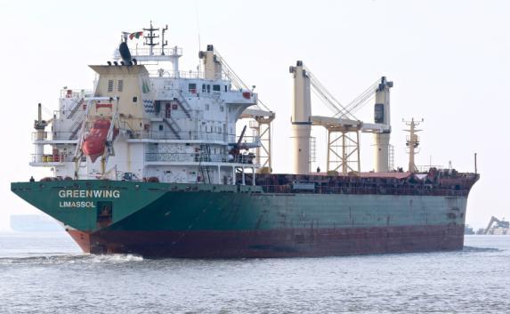 Кипрское судно застряло во льдах Керченского пролива