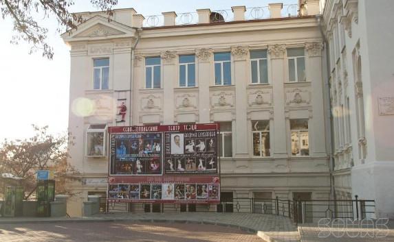 Два дня на сборы: театр Елизарова отбирает у детей помещение?