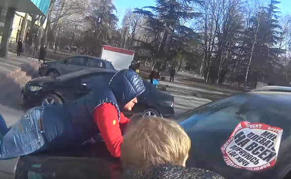 Как активисты «СтопХама» учили парковке в Симферополе (видео 18+)