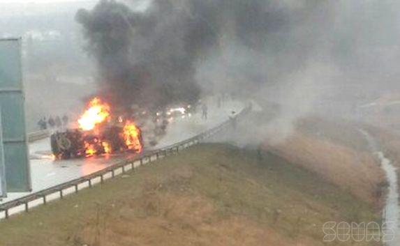 В Симферополе сгорел бензовоз — водитель погиб (фото, видео)