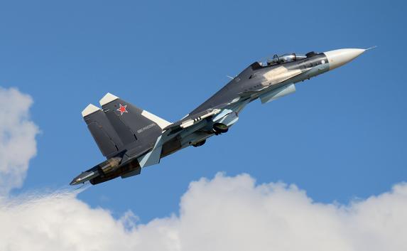 Как проходят учебные полёты Су-30СМ и Су-24 в Крыму — видео