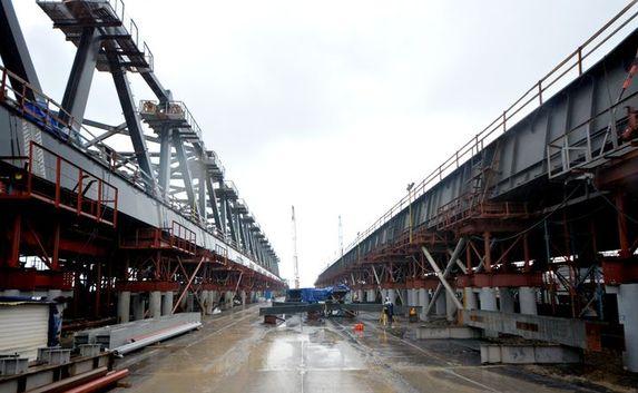 Строители готовятся к монтажу арок пролётов Крымского моста (фото)