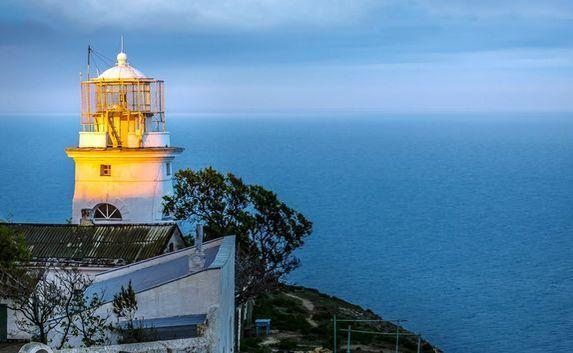 Ильинский маяк поражает видом на гавань и богатой историей