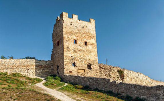 Башня Святого Константина — визитная карточка Феодосии