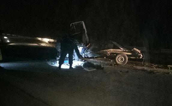 Жуткое лобовое столкновение в Балаклаве: водитель авто погиб (фото)