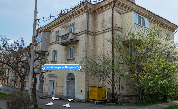 В центре Севастополя может рухнуть ещё один балкон «ничейного» дома