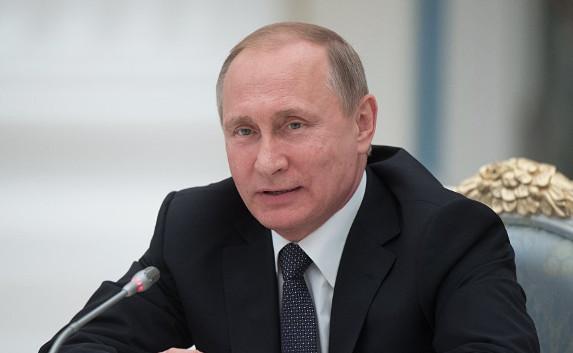«У ваших забот не бывает выходных»: Путин поздравил россиянок с 8 марта