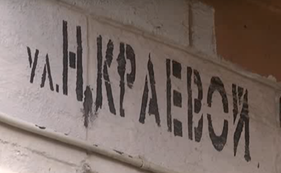 Многоквартирный дом в Севастополе утопает в нечистотах — видео