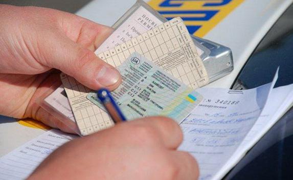 В Крыму будут штрафовать за наём водителей с украинскими правами