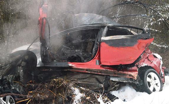 Под Севастополем сгорел автомобиль — погибли двое (фото)