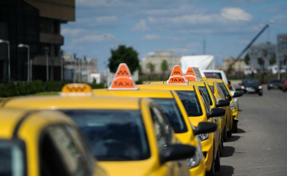 Большинство таксистов в Севастополе работает нелегально