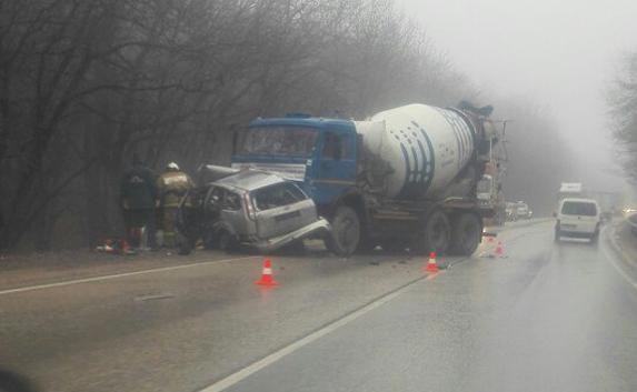 Смертельное ДТП в Крыму: грузовик столкнулся с Фордом (фото)