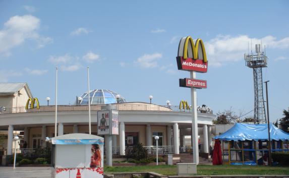 Pоссийский фаст-фуд откроют в здании ялтинского McDonald’s  