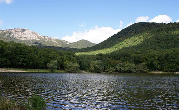 Озеро Кастель — райское место для отдыха в Крыму