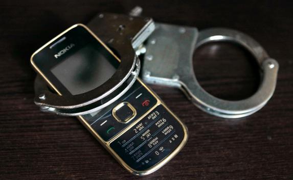 В Севастополе мужчина украл телефон у бывшей одноклассницы