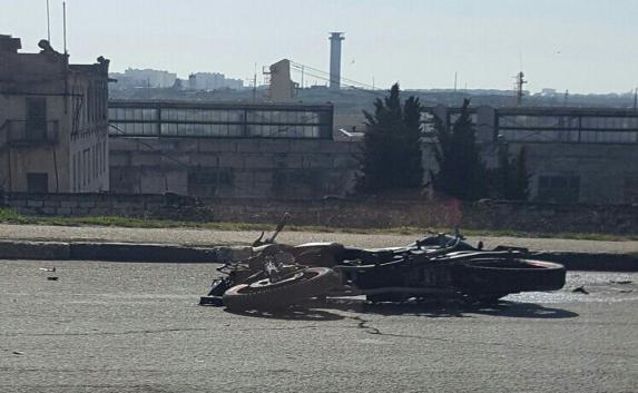 В Севастополе мотоциклист врезался в маршрутку — двое пострадавших 
