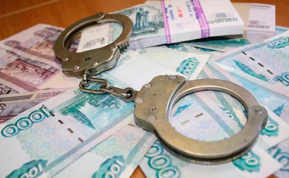 В Крыму бухгалтер приписала себе лишние 190 тысяч рублей